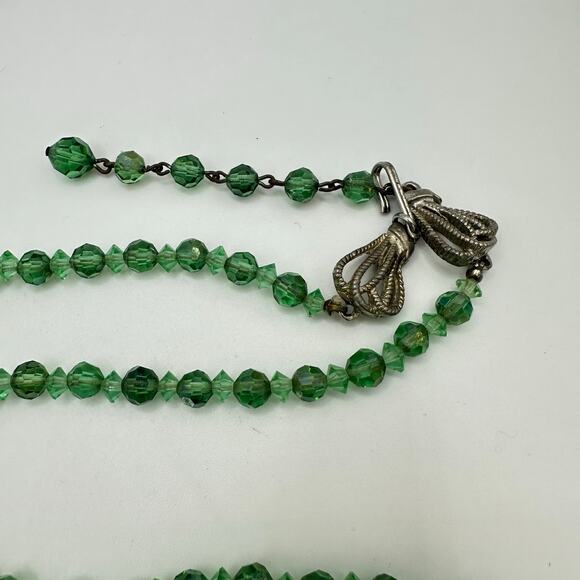 1950s vintage 38" green glass aurora borealis AB graduated beaded necklace - Picture 7 of 9